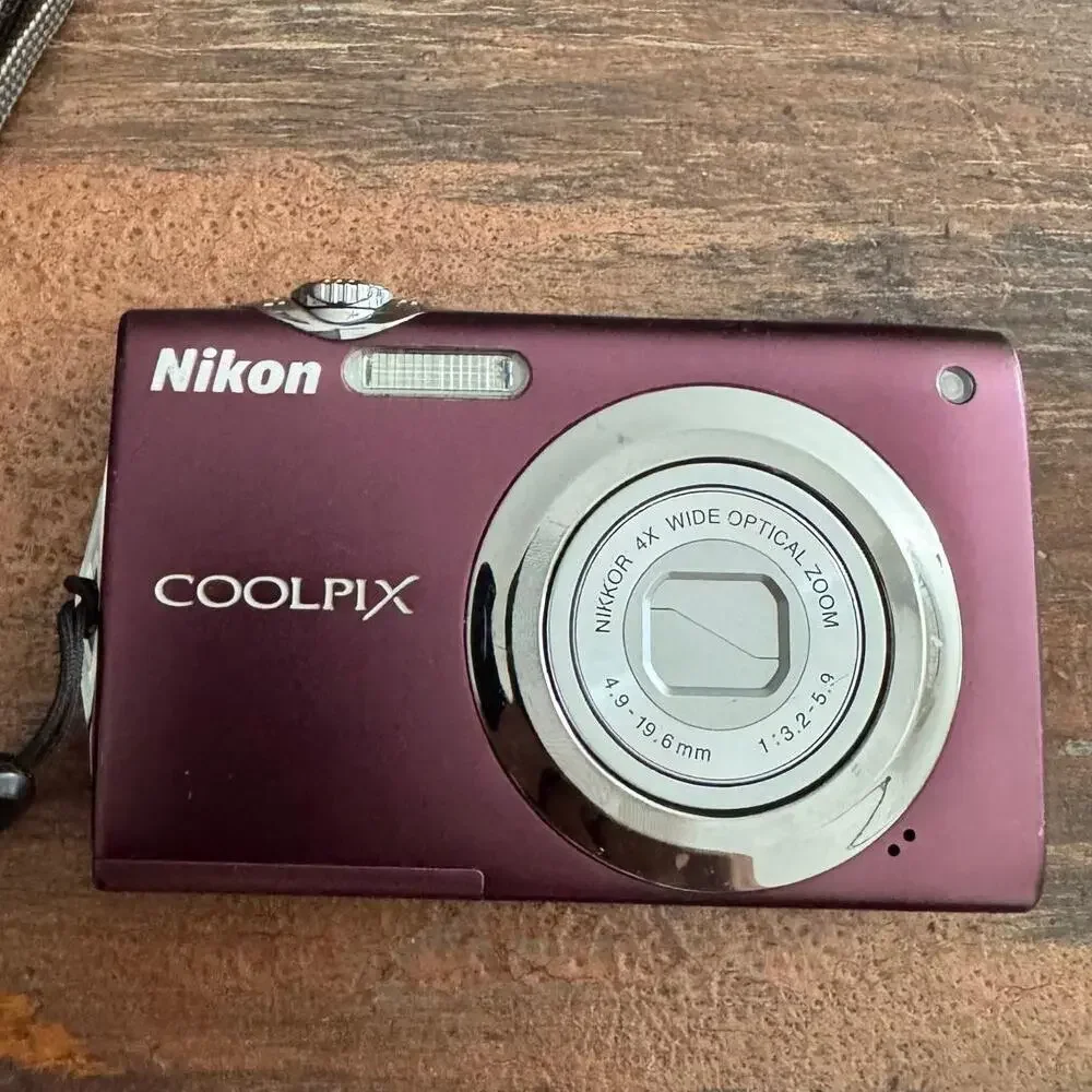 NIKON COOLPIX S3000 12.0 MP Wide 4X Zoom Digital Camera PARTS ONLY